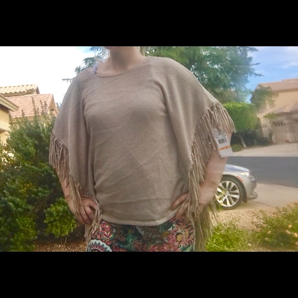 Ruby are tassel sweater - Picture 4 of 5